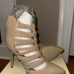 Elegant Tan Strappy Heels size 10